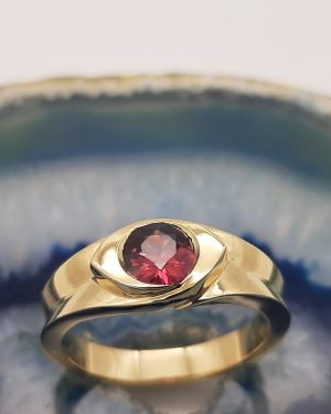 Bague Or jaune 750 millièmes Grenat Rhodolite